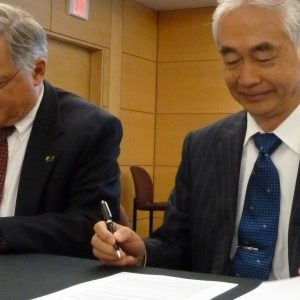 US ITER Project Manager Ned Sauthoff and ITER Director-General Osamu Motojima sign the low field side reflectometer Procurement Agreement on June 20, 2012 in Washington, DC. This diagnostic system will monitor electron density and aid assessment of fusion performance.